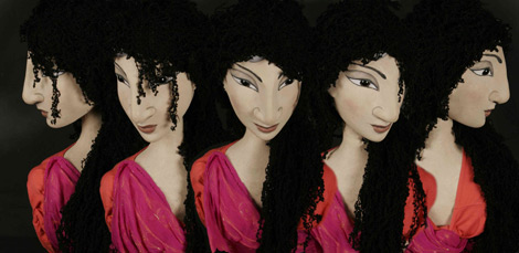 Μαρότες, γιγαντόκουκλες, σκιές, αντικείμενα